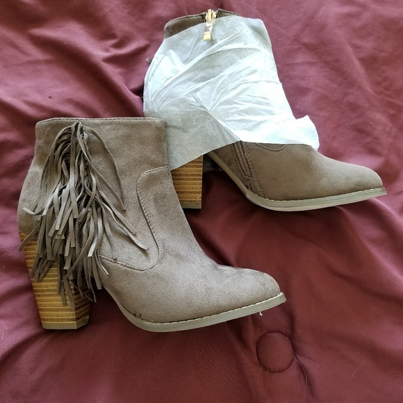 bucco Shoes - Bucco brand side zip booties